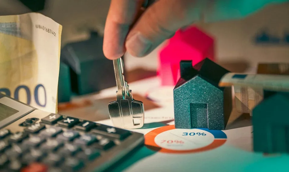 image of key and house