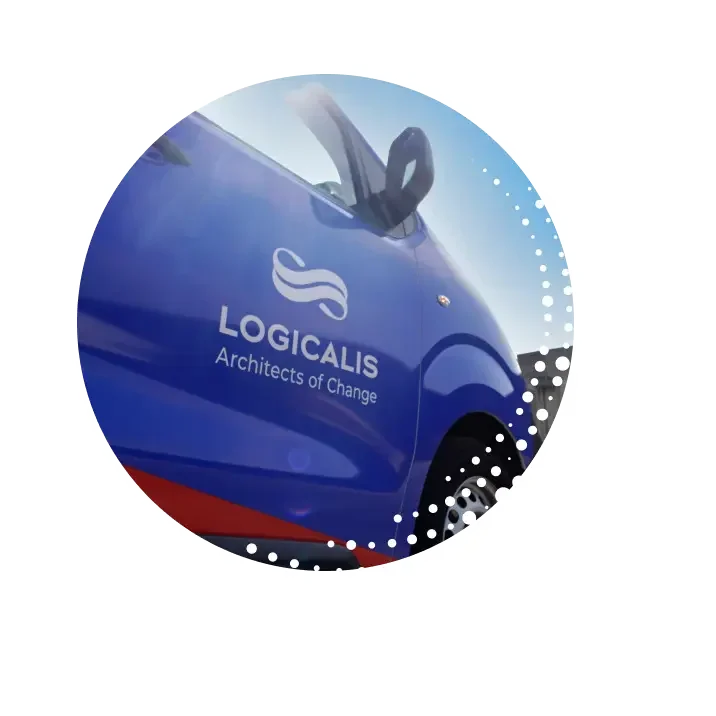 Coche con el logotipo de Logicalis